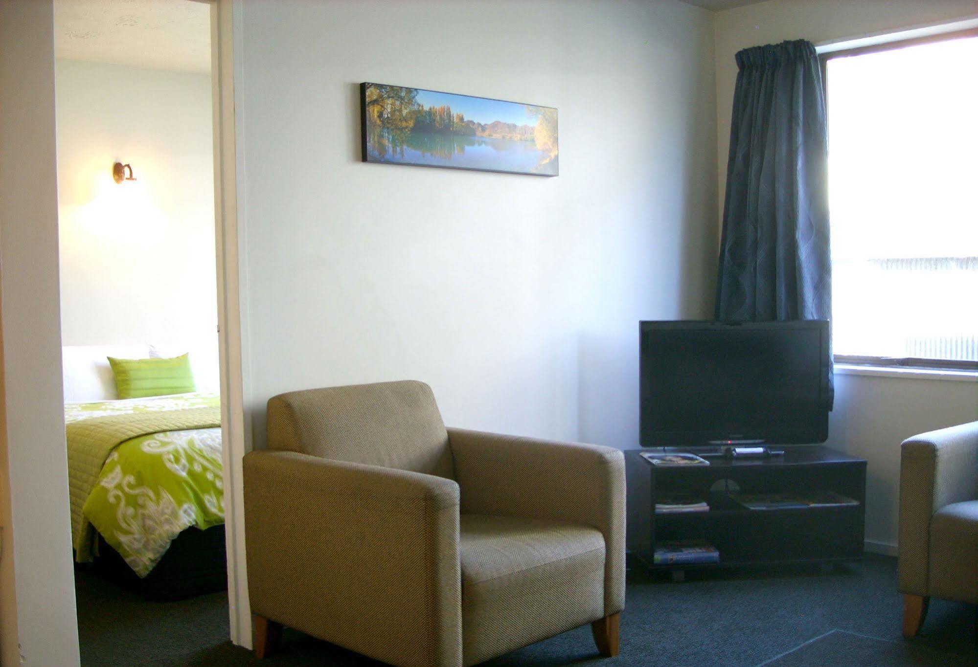 Tudor Court Motel Christchurch Buitenkant foto