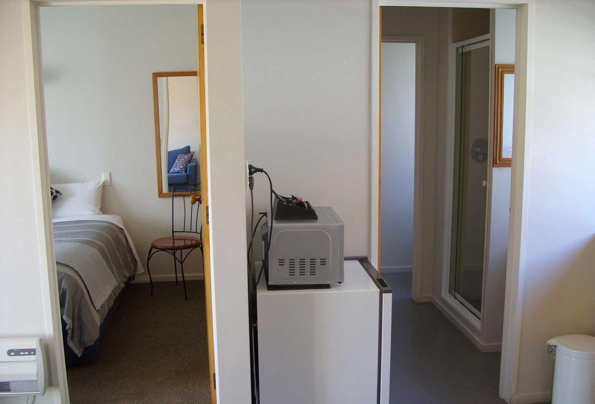 Tudor Court Motel Christchurch Buitenkant foto