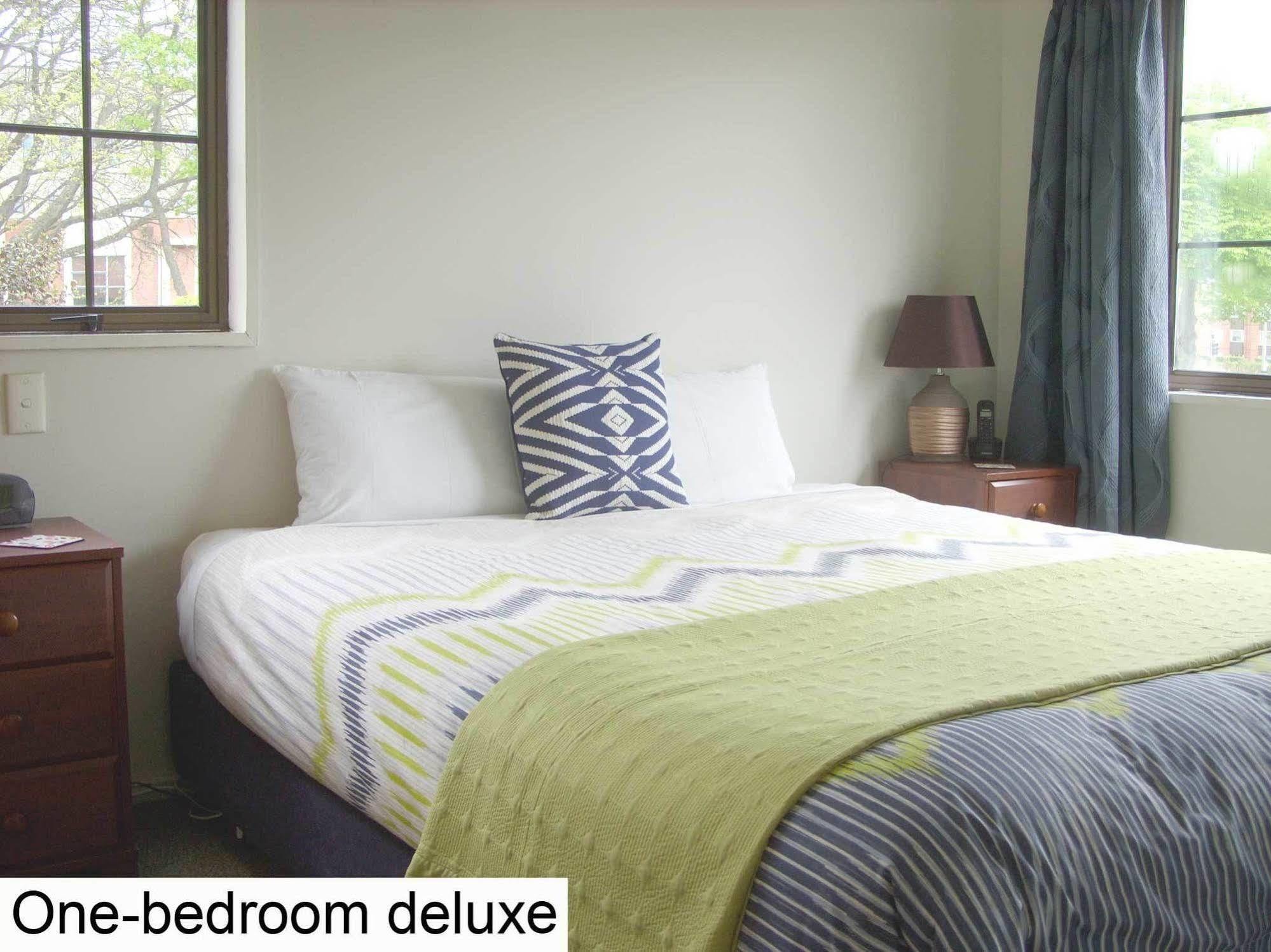 Tudor Court Motel Christchurch Buitenkant foto