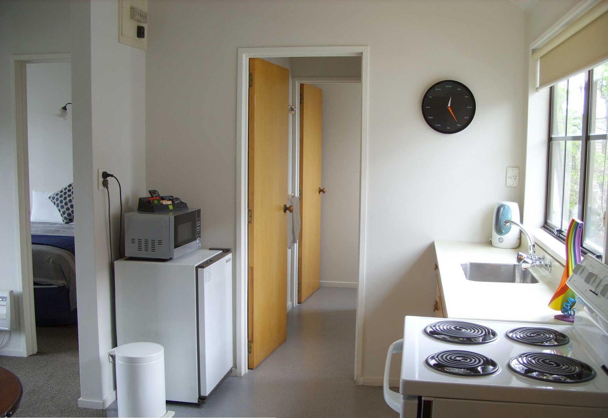 Tudor Court Motel Christchurch Buitenkant foto