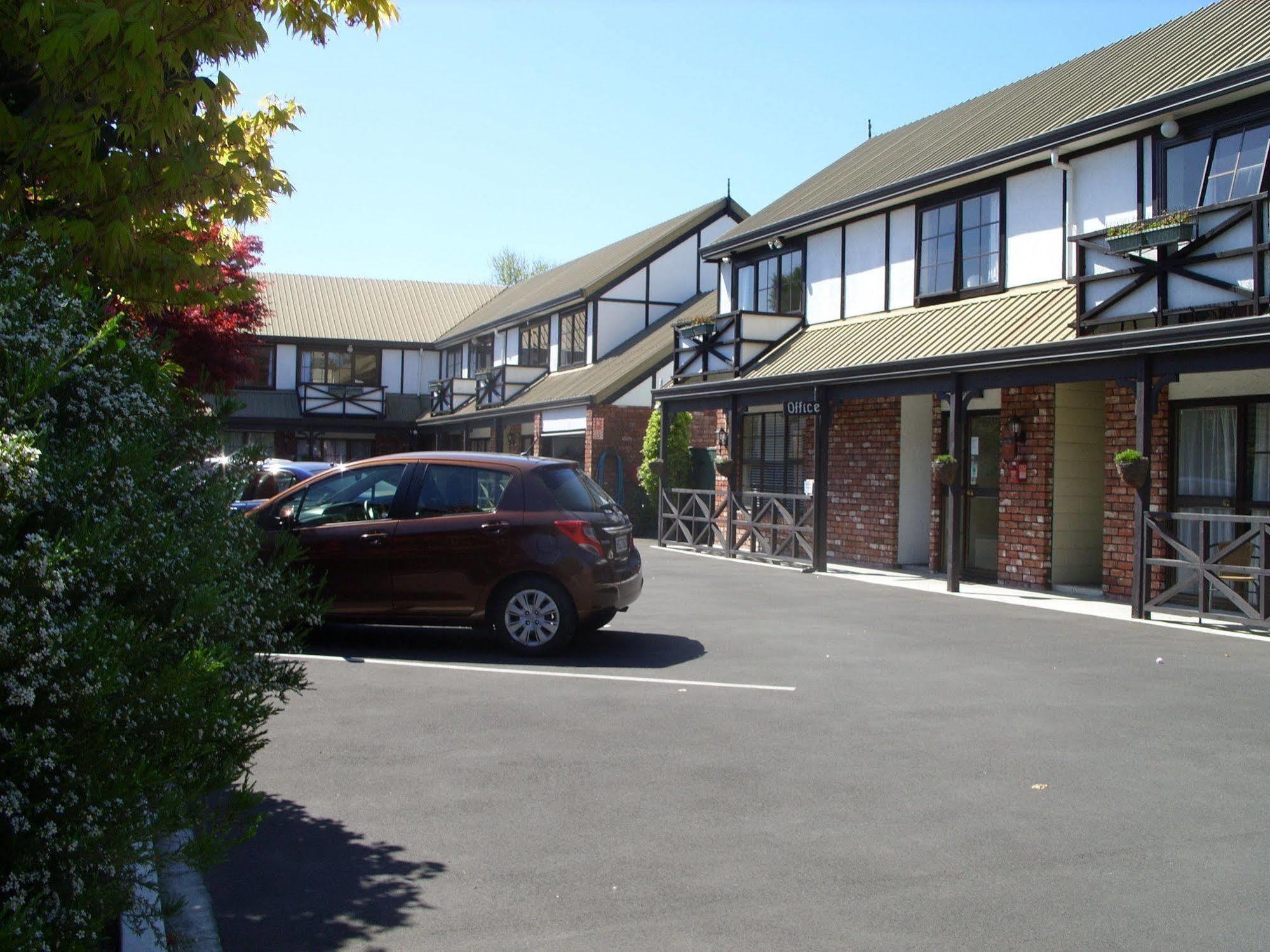 Tudor Court Motel Christchurch Buitenkant foto